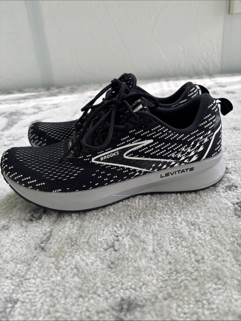 Brooks Levitate Women's Running Shoes - Black and White,worn once